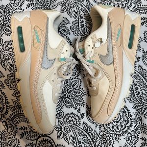 WMNS Air Max 90- size 8.5